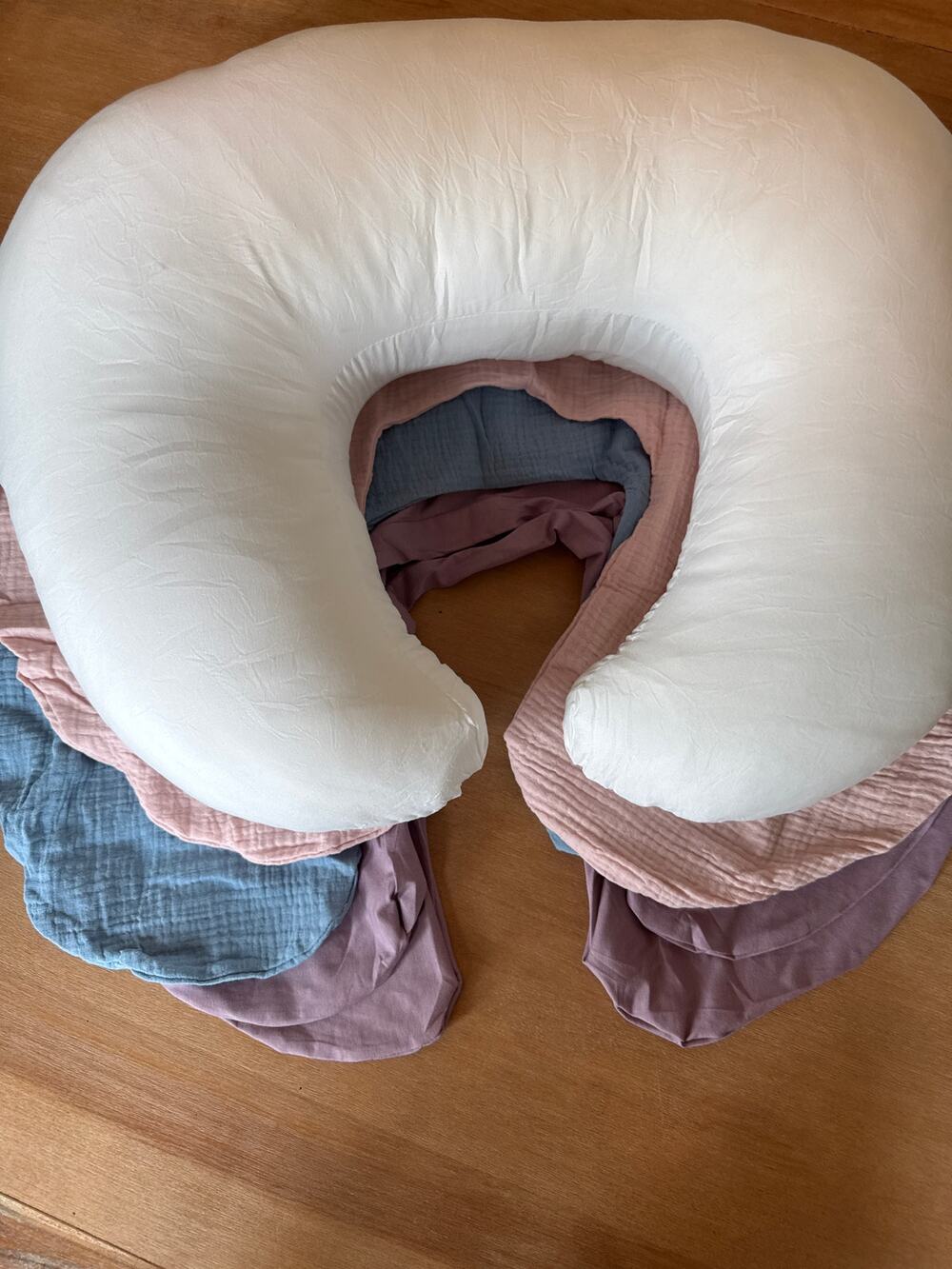 Nursing Maternity Sleeping Pillow and 4 Washable Cases Brushed Cotton NEW